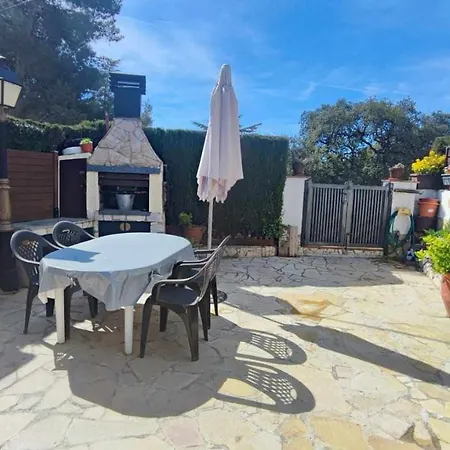 בית נופש Casa Aurora, Piscina , Wifi, Jardin 5-6 Pax *