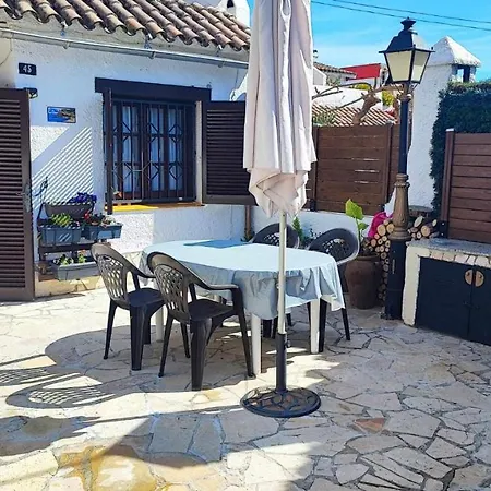בית נופש Casa Aurora, Piscina , Wifi, Jardin 5-6 Pax ז'ירונה