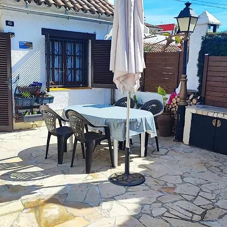 Casa Aurora, Piscina , Wifi, Jardin 5-6 Pax בית נופש *