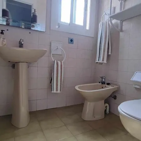 בית נופש Casa Aurora, Piscina , Wifi, Jardin 5-6 Pax *