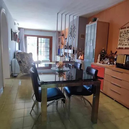 בית נופש Casa Aurora, Piscina , Wifi, Jardin 5-6 Pax