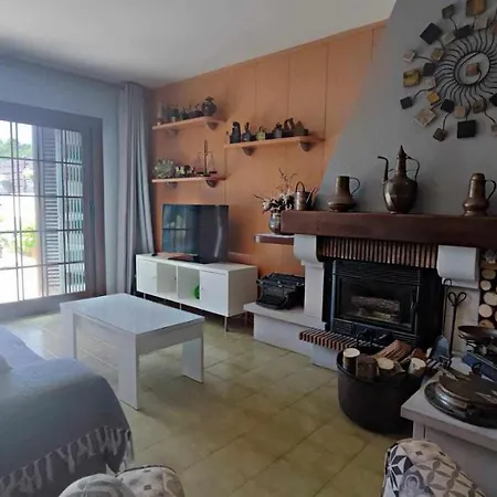 בית נופש Casa Aurora, Piscina , Wifi, Jardin 5-6 Pax