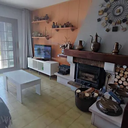 Casa Aurora Piscina Wifi Jardin 56 Pax * Girona