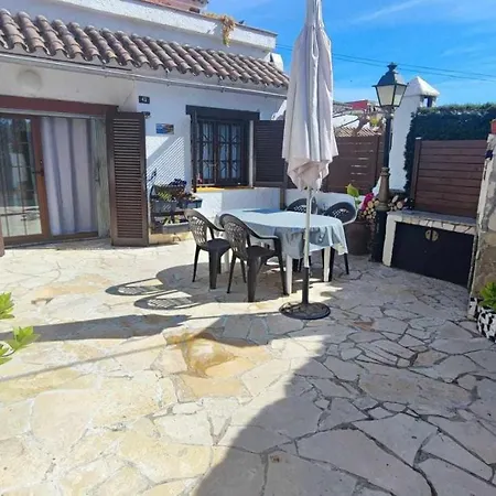 Casa Aurora Piscina Wifi Jardin 56 Pax Holiday home Girona