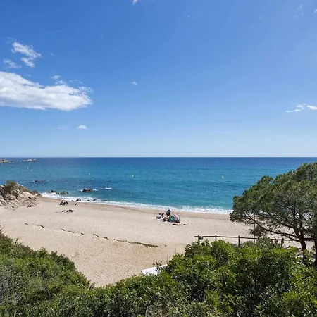 Casa Aurora Piscina Wifi Jardin 56 Pax Girona